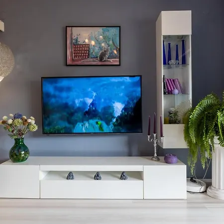 Zoey Apartment *